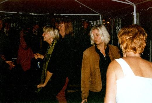 Tine, Anette o Ulla dansar.jpg - Tine, Anette o Ulla med känsla.